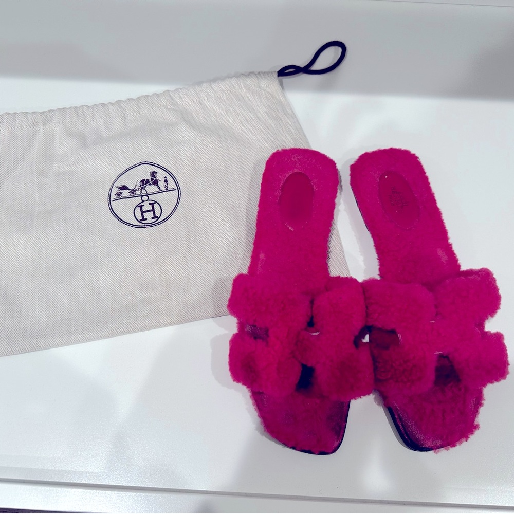 Hermes hot pink shearling oran sandal, size 41